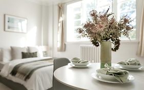Beautifully Presented Centrally Located Studio Apartment
